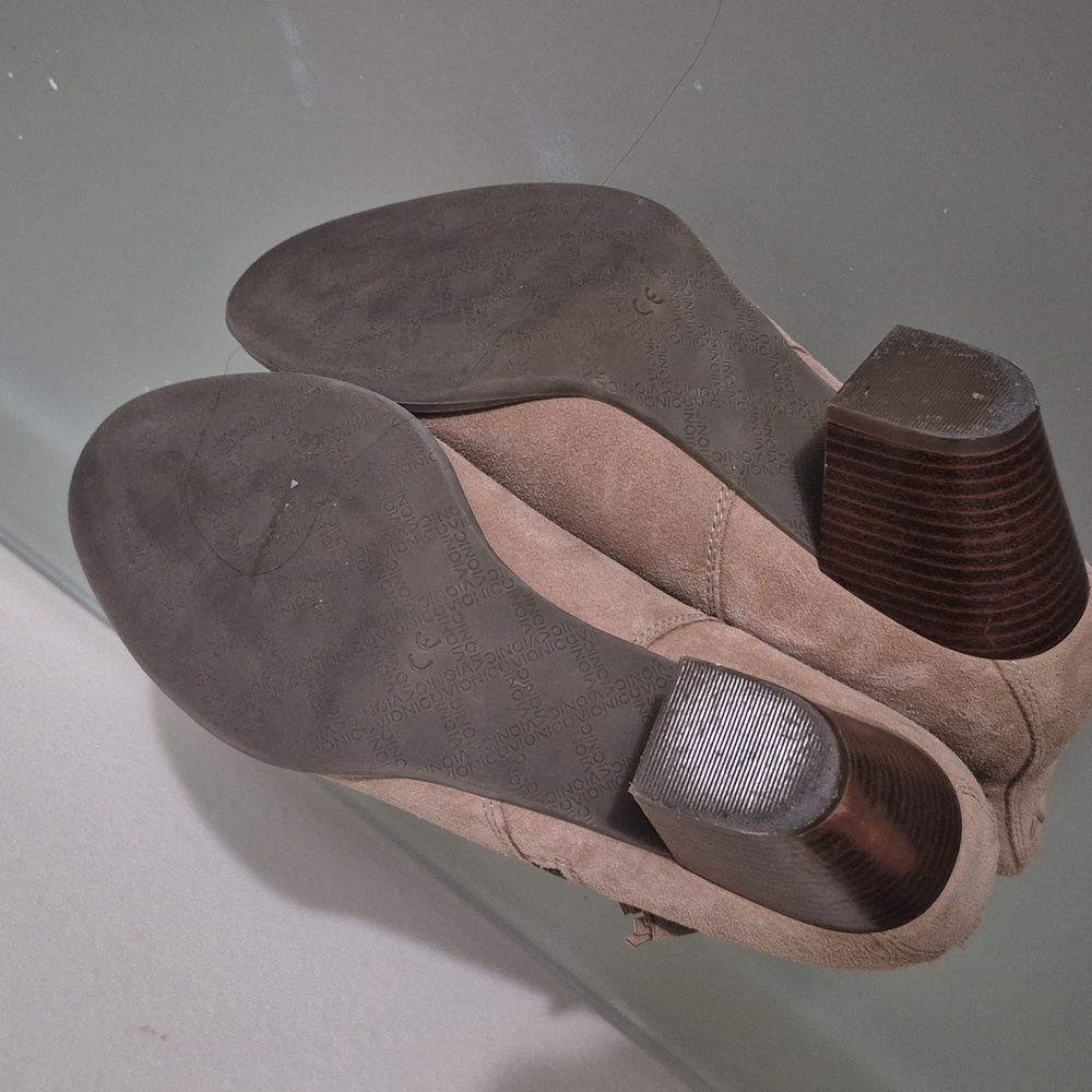 Vionic‎ Tan Ankle Booties with Suede Finish 8 - Picture 13 of 13